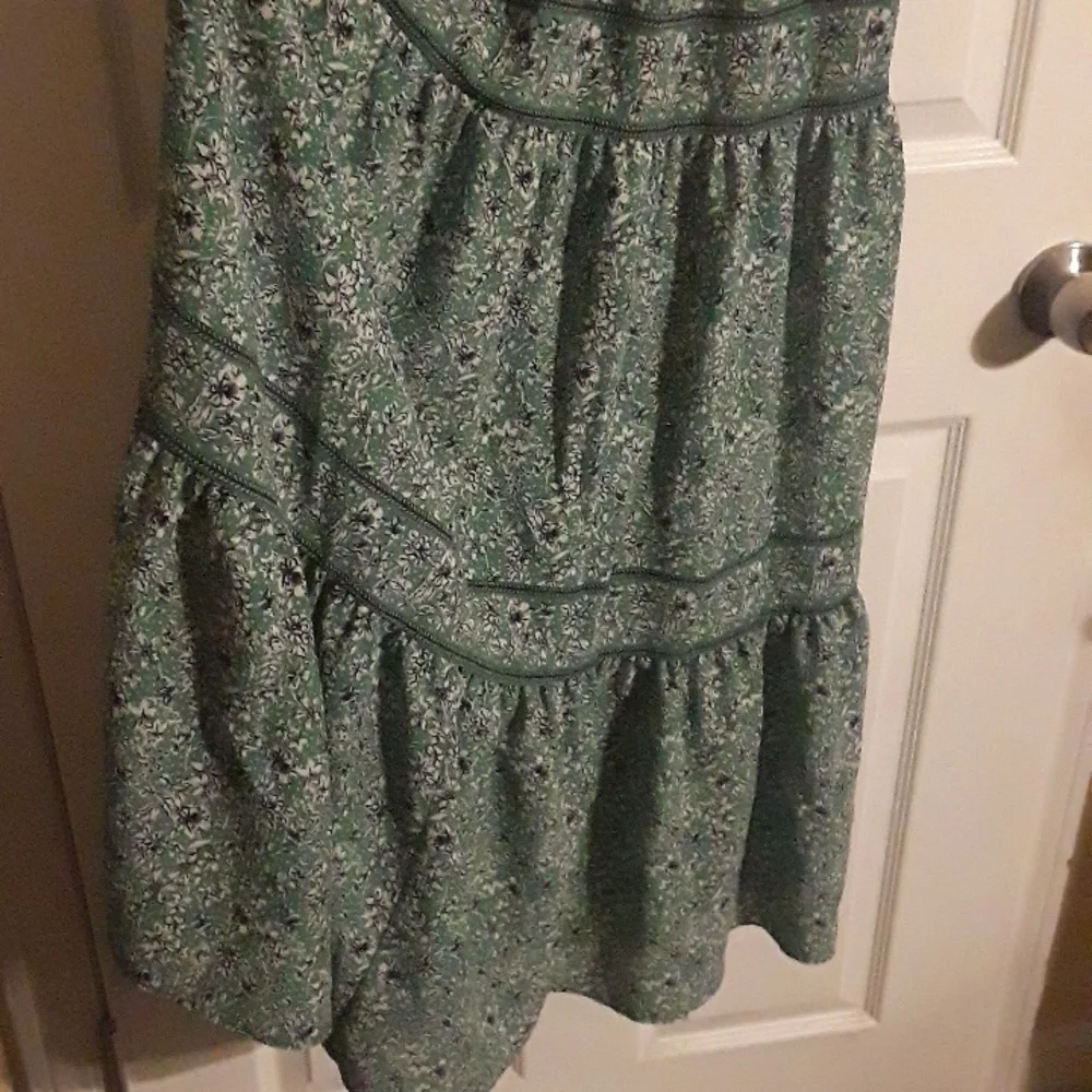 Max Studio Elbow Length Sleeve Print Tiered Maxi Dress ditsy floral Green White - Picture 13 of 17